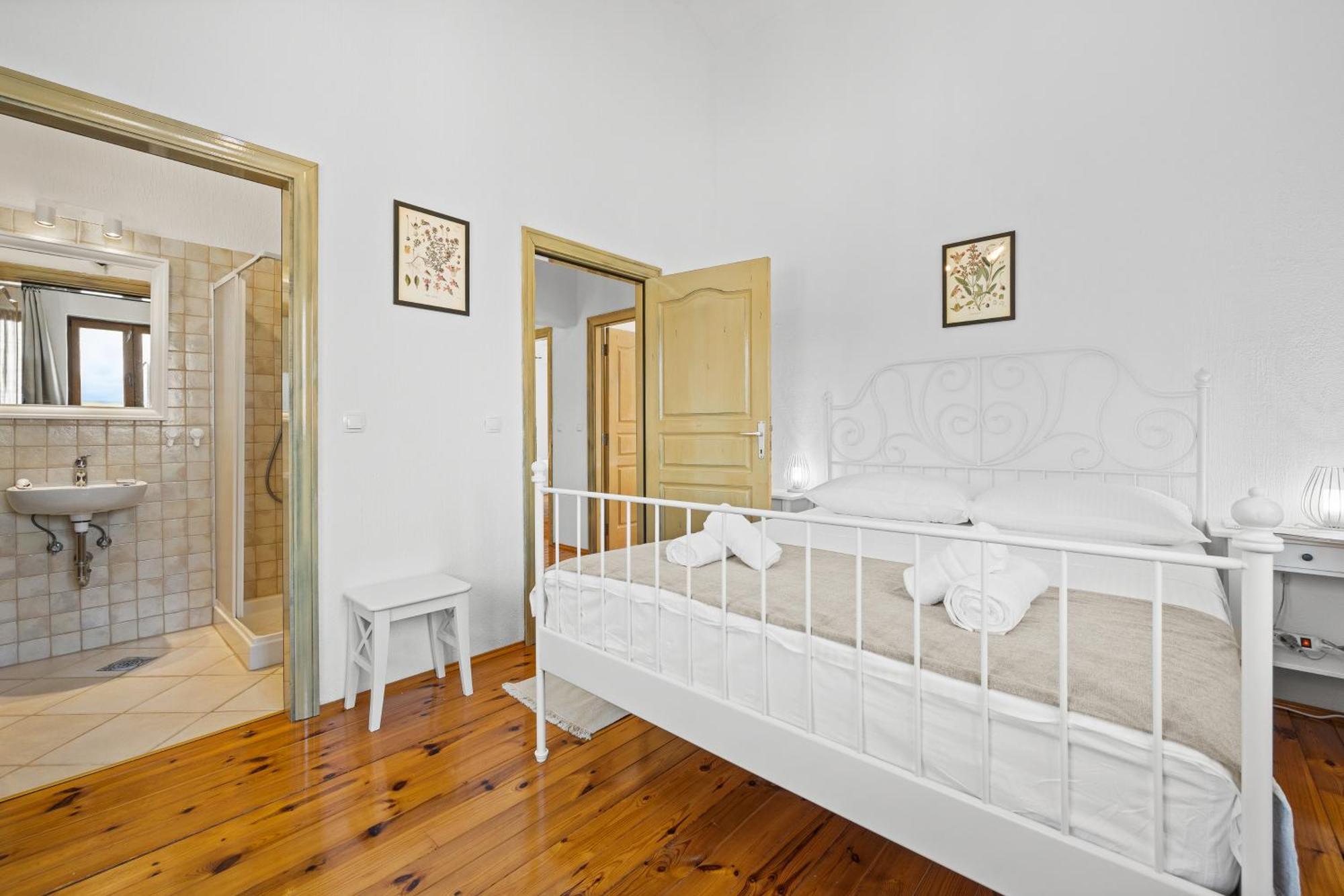 Villa Brioni With Pool By Rentistra Cabrunici Ngoại thất bức ảnh