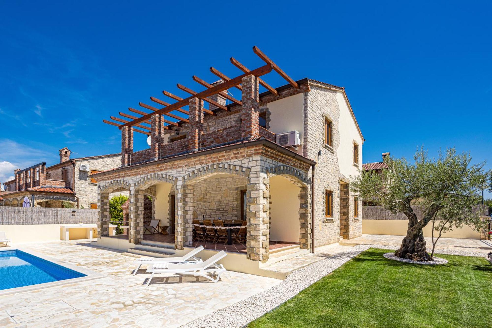 Villa Brioni With Pool By Rentistra Cabrunici Ngoại thất bức ảnh